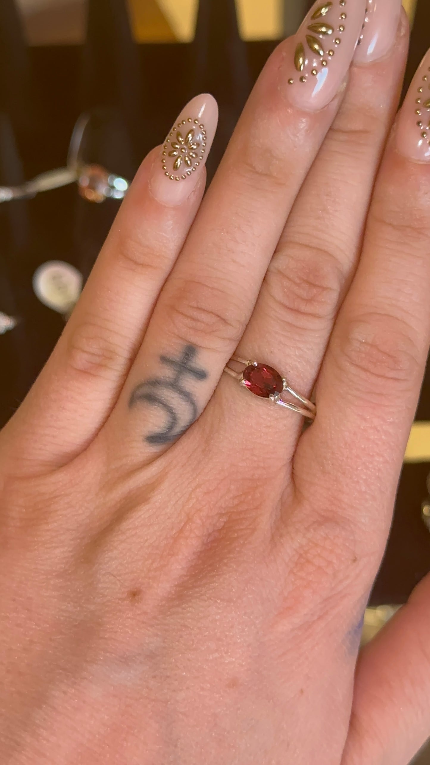Garnet Ring size 8 in 925 Silver